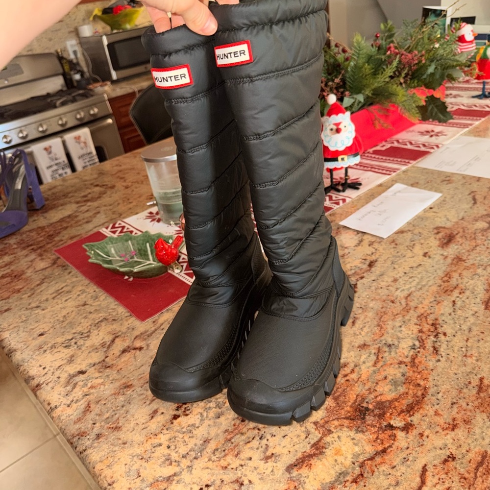 Hunter Women's Quilted Black Winter Boots size 7